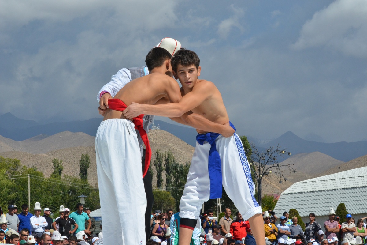 Соревнования по кыргыз курош в 2014 году; worldnomadgames.com