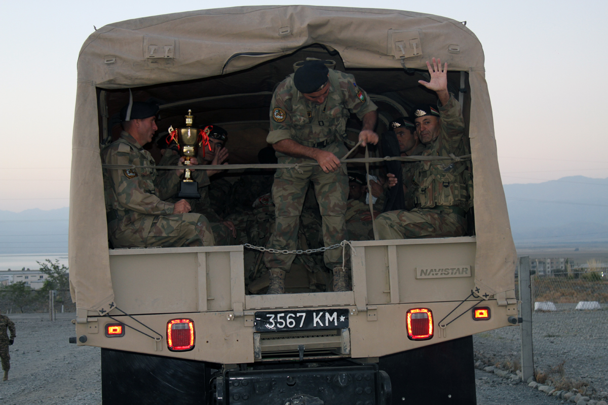 Военные покидают полигон; фото:Ц1