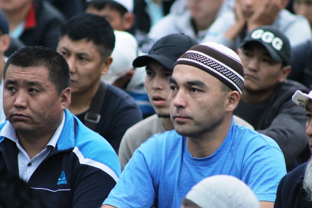 Курбан-байрам в Бишкеке - молитва собрала 15 000 человек; Ц-1