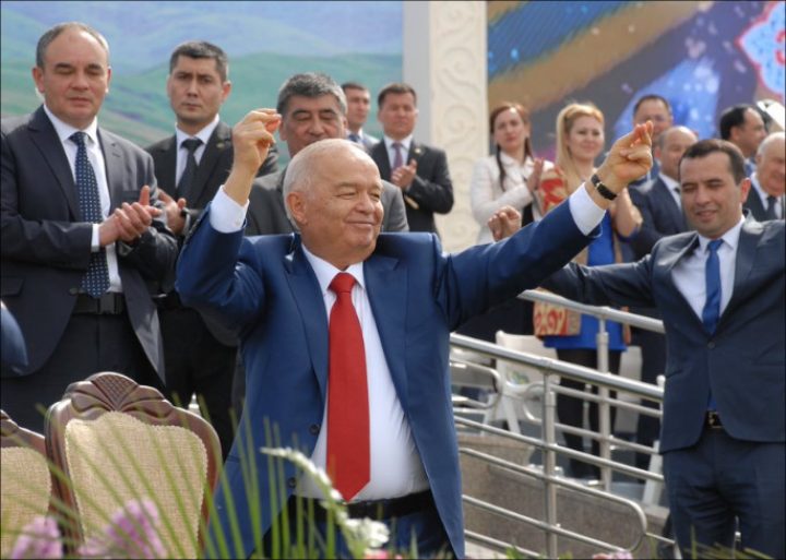 Ислам Каримов любил танцевать на торжественных концертах; фото:УзТВ