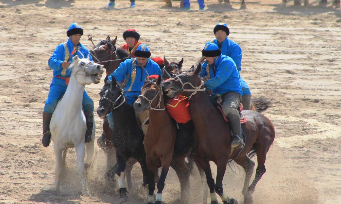 Финал между казахами и кыргызами по Кок-бору (козлодранью) на Всемирных играх кочевников в 2016 году; фото: Ц-1