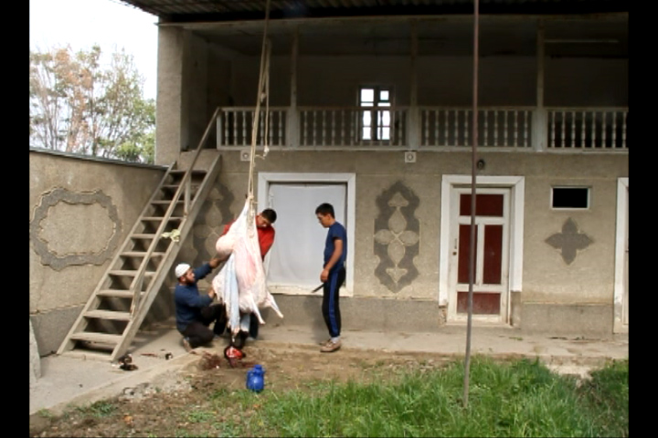 Жертвоприношение в одном из домов Худжанта; фото: Ц-1