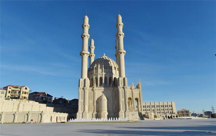 Мечеть в честь Гейдара Алиева в Азербайджане; фото: ru.oxu.az