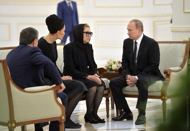 Снимок президентских фотографов свидетельствует о том, что Владимир Путин встречался с Татьяной и Лолой Каримовыми. О месте и содержании беседы ничего неизвестно; фото: ТАСС