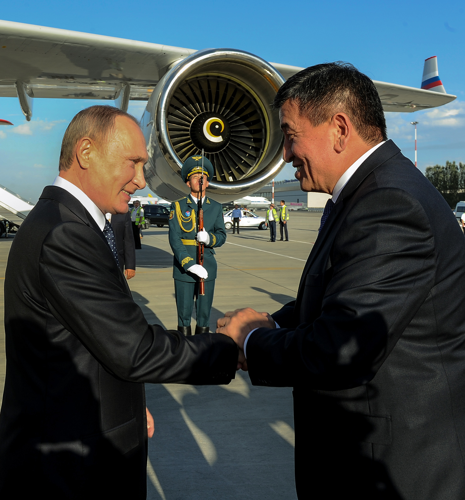 Владимир Путин прибыл в Бишкек с опозданием из-за нелетной погоды; фото: пресс-служба правительства РК