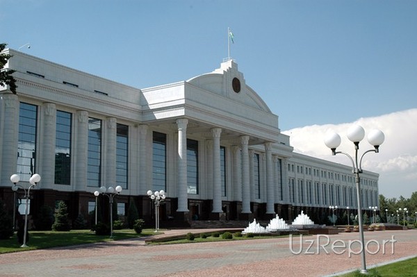 Здание Сената Узбекистана на площади Независимости; фото: Uzreport 