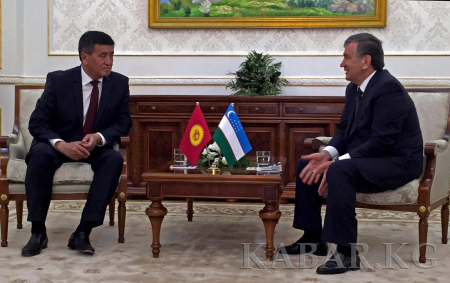 Премьер-министры Кыргызстана Сооронбай Жээнбеков и Узбекистана Шавкат Мирзиеев; фото: kabar.kg