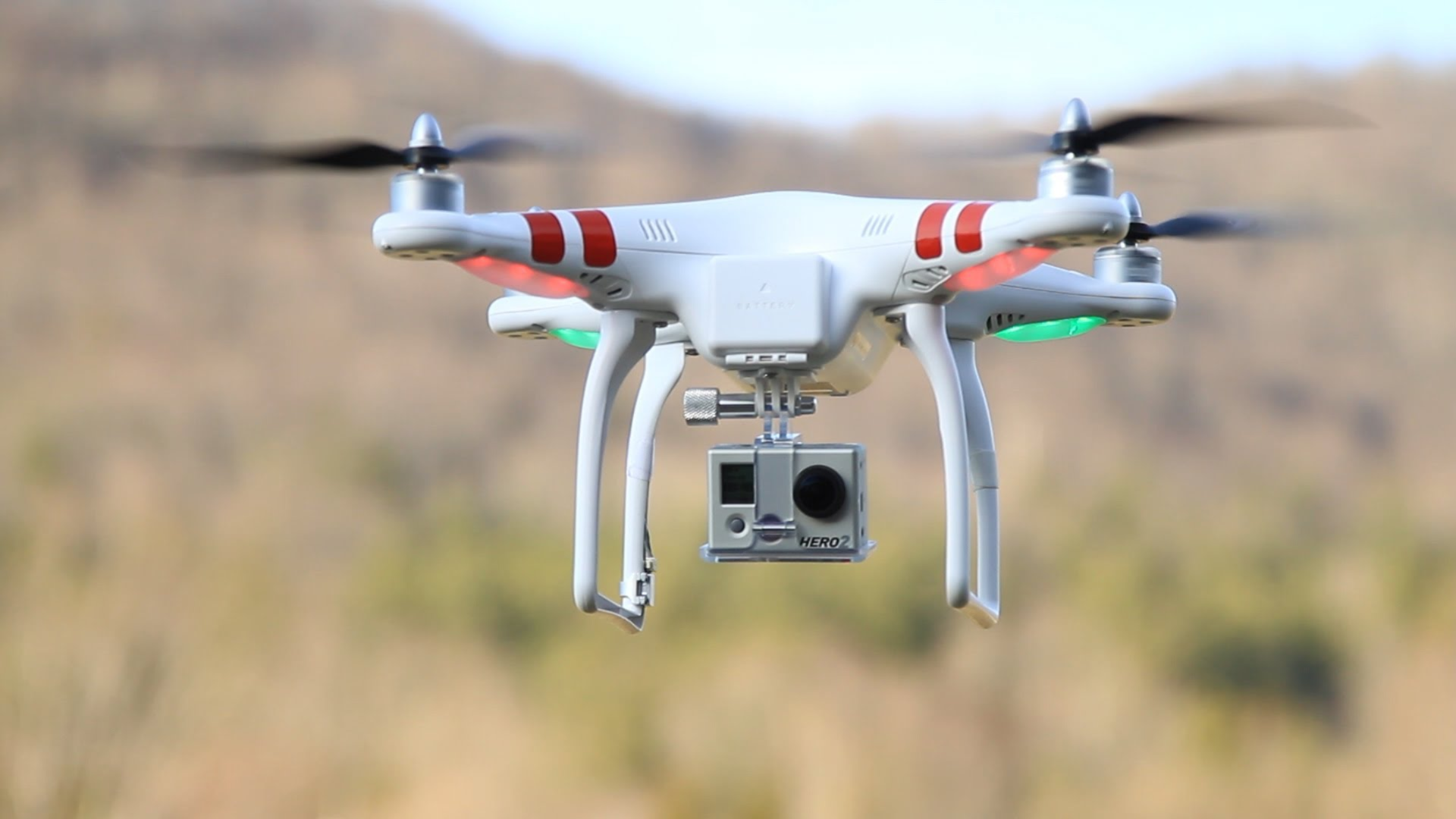 Дрон - беспилотный летательный аппарат, к котором можно крепить фото- или видеокамеру; фото: http://chezasite.com/