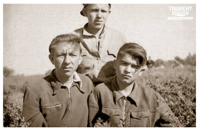 Узбекская ССР, Самаркандская область. 1954-1955 годы. Ислам Абдуганиевич Каримов в юные годы.
