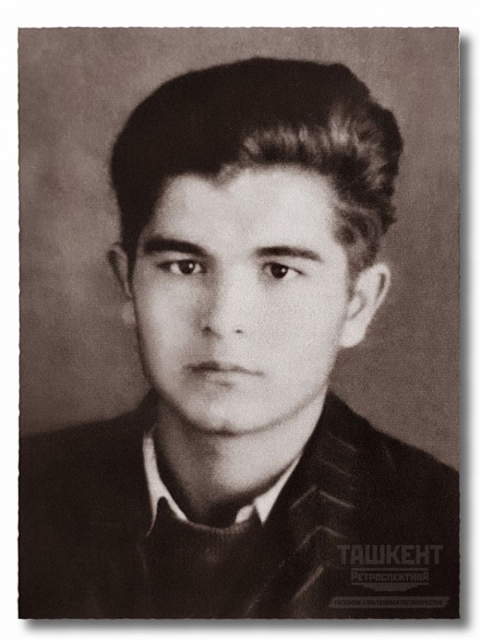 1952-1953 годы. Ислам Каримов. Ученик 8 класса средней школы №21 им. А. С.Пушкина города Самарканда.