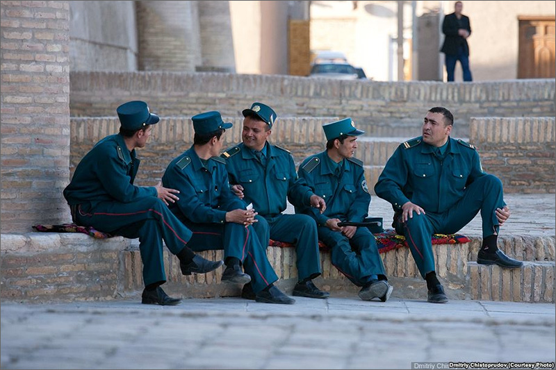 Милиционеры в Узбекистане; фото: Vkurse.uz