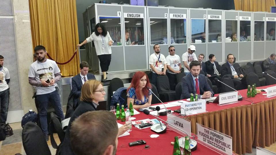 Шабнам Худойдодова на заседании ОБСЕ в Варшаве; фото: социальные сети