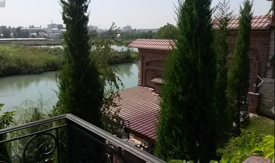 Крыша дома в Ташкенте, который продается за 2,6 млн долларов США; фото: olx