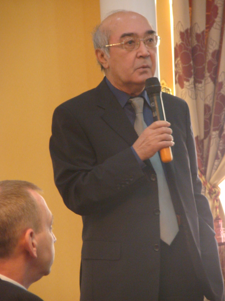 Чрезвычайный и полномочный посол РУз в РТ Шокасым Шоисламов; Фото:afsarmedia.tj