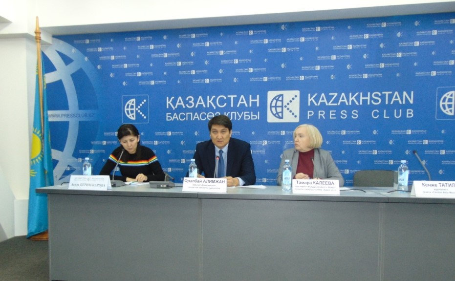 На пресс-конференции в Алматы по поводу ареста главреда "Central Asia Monitor" и "Radiotochka.kz" Бигельды Габдулина; Ц-1