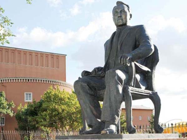 Памятник Назарбаеву в Анкаре; фото: интернет