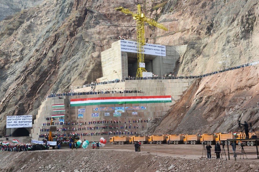 Стоимость Рогунской ГЭС оценивается в два млрд долларов США; ttps://www.facebook.com/khadamotimatbuot