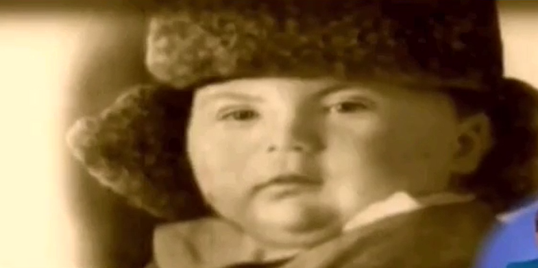 Шавкат Мирзиёев в детстве; скриншот с фильма УзТВ