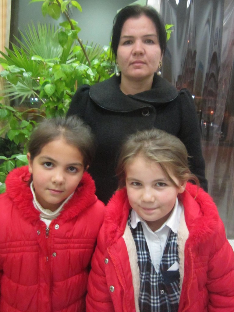 Виолетта Куразова с детьми-двойняшками; фото: семейный архив Куразовых