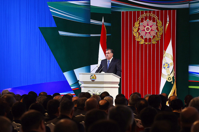 Президент Таджикистана во время ежегодного послания парламенту; фото:president.tj