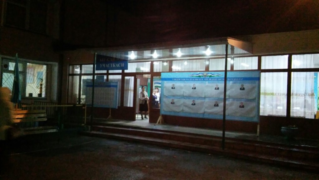 На избирательном участке №645 Юнусабадского раойна Ташкента; фото: Ц-1