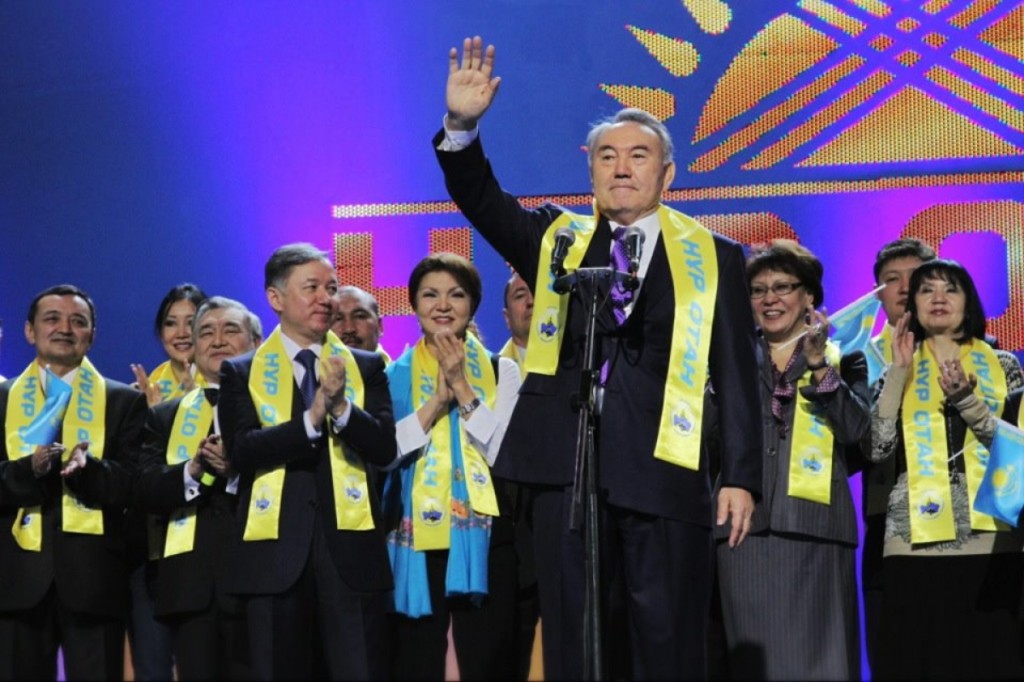 Президент со своей партией празднует победу на парламентских выборах; фото: Tengrinews.kz