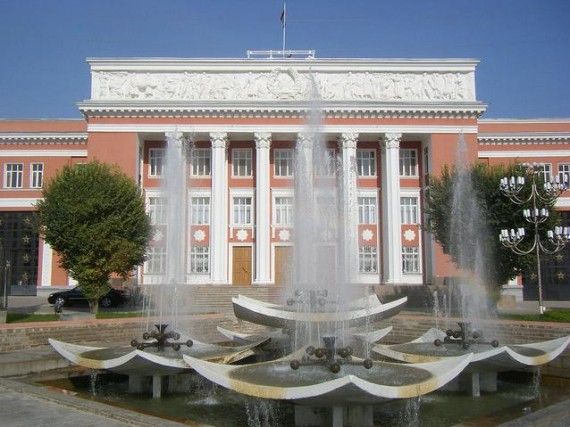 Здание парламента Таджикистана в Душанбе; фото: свободный источник