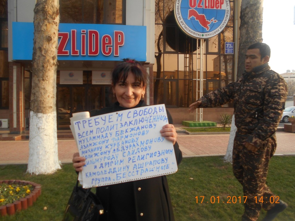 Малохат Эшанкулова успела провести мини-пикет с требованием свободы политзаключенным РУ; "Бесстрашные"