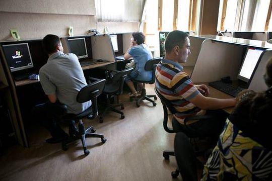 Интернет-кафе в Таджикистане; фото с сайта: Eurasianet