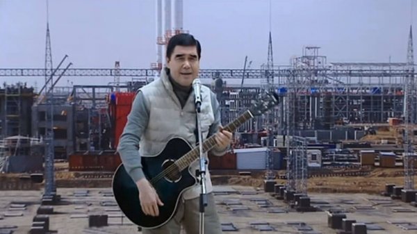 Гурбангулы Бердымухамедов поет для избирателей перед выборами 12 февраля 2017 года; youtube