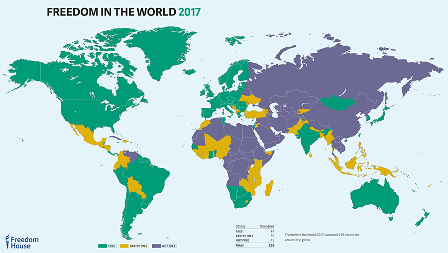 Зеленым обозначены свободные страны, желтым - частично свободные, синим - несвободные; карта: freedomhouse.org