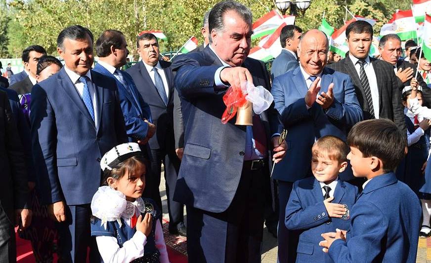 Первый звонок в таджикских школах может прозвучать 1 августа; фото: news.tj