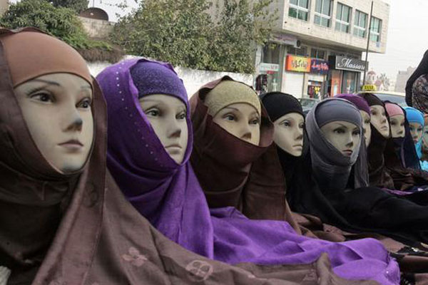 Продажа хиджабов в Узбекистане; фото: islam.ru 
