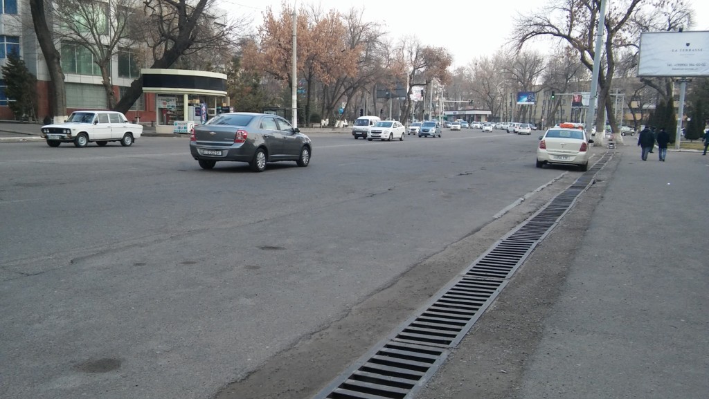 Улица Садыка Азимова в Ташкенте; фото: Ц-1