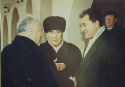 Кяризов подарил Ниязову шесть скакунов; фото из семейного архива