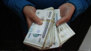 Пенсионеры в Ташкенте испытывают проблемы с получением пенсии наличными; фото: Ц-1