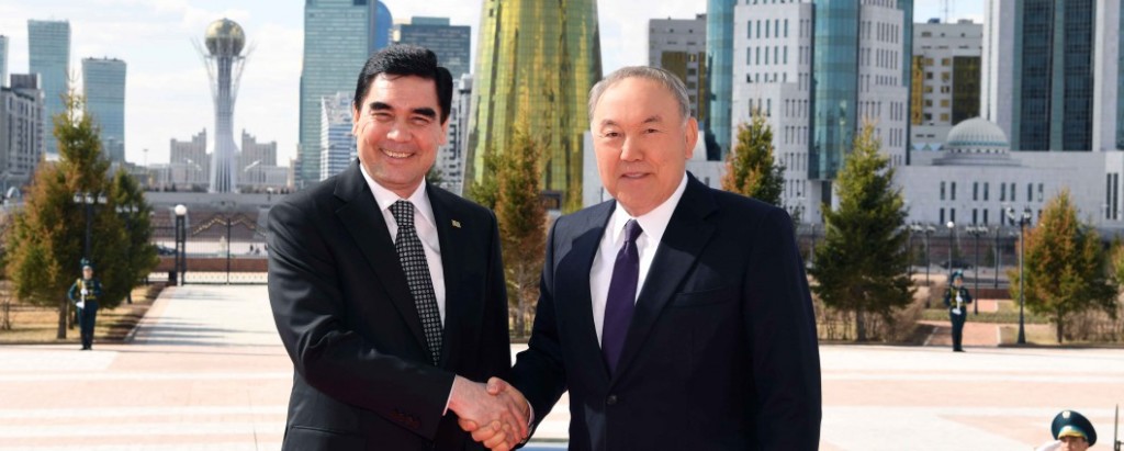 Президенты Туркменистана и Казахстана18 апреля 2017 года в Астане; фото: akorda.kz 
