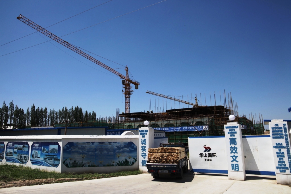 Строительство больницы при поддержке Китая; фото: Ц-1