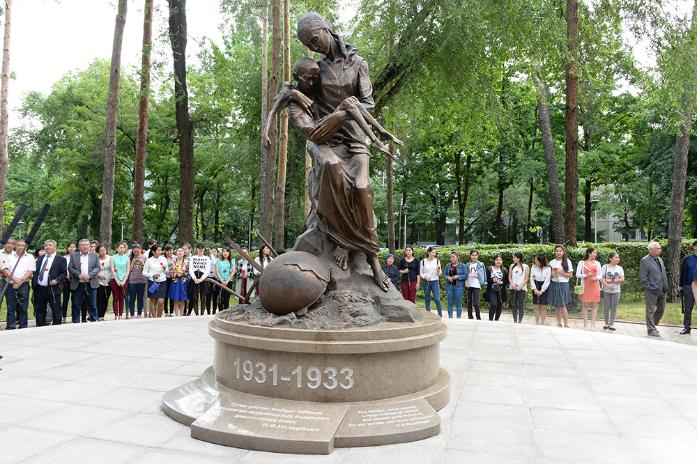 Памятник жертвам голодомора в Алматы; фото: almaty.gov.kz