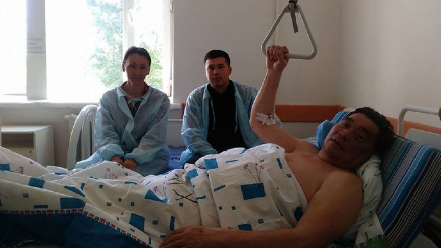 Рамазан Есергепов в больнице Алматы; фото: rezonans.kz