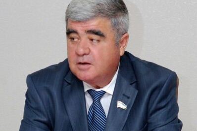 Директор аэропорта "Бухара" Тахир Бахранов; официальное фото