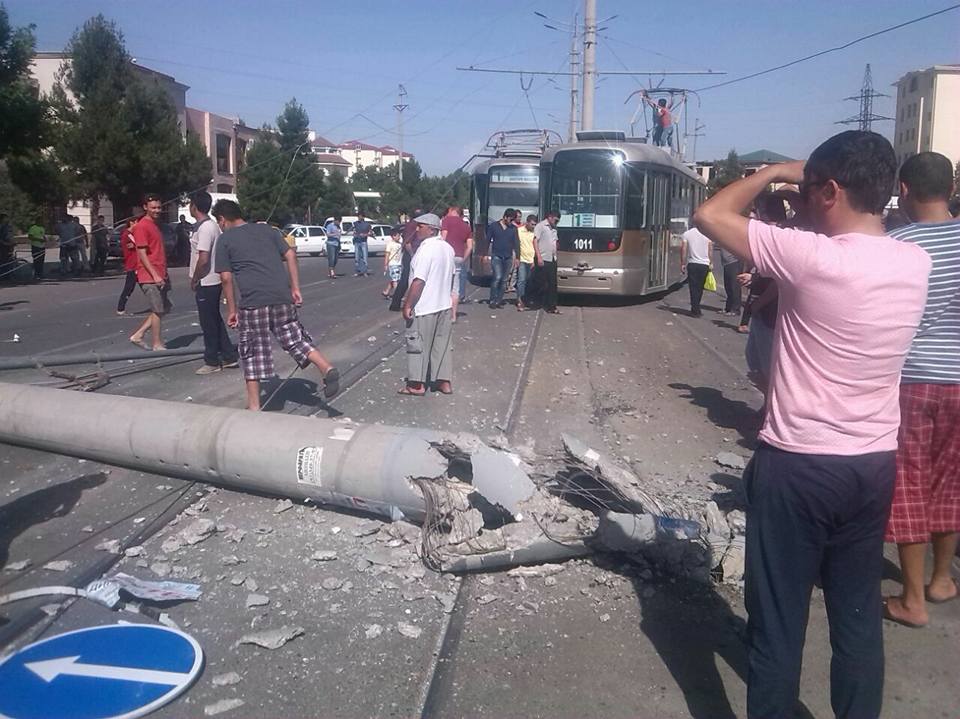 Трамвай сбил столб в Самарканде; фото: соцсети