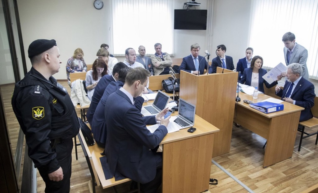 Заседание Люблинского суда Москвы (на переднем плане - Алексей Навальный); фото: ТАСС