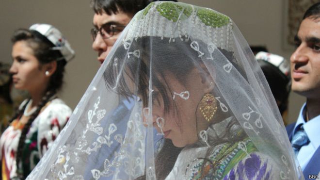 Таджикская невеста; фото: bbc.com