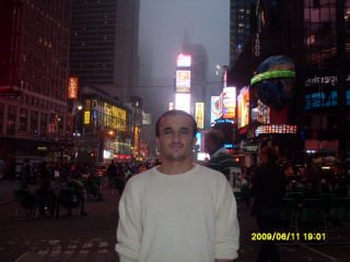 Ботур Косими в Нью-Йорке; фото предоставлено Парвизом Расулом