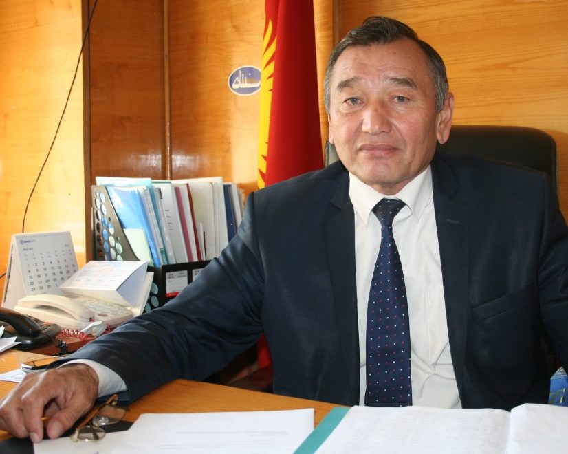 Авазбек Асанов, глава городского управления образования в Оше; фото: Ц-1