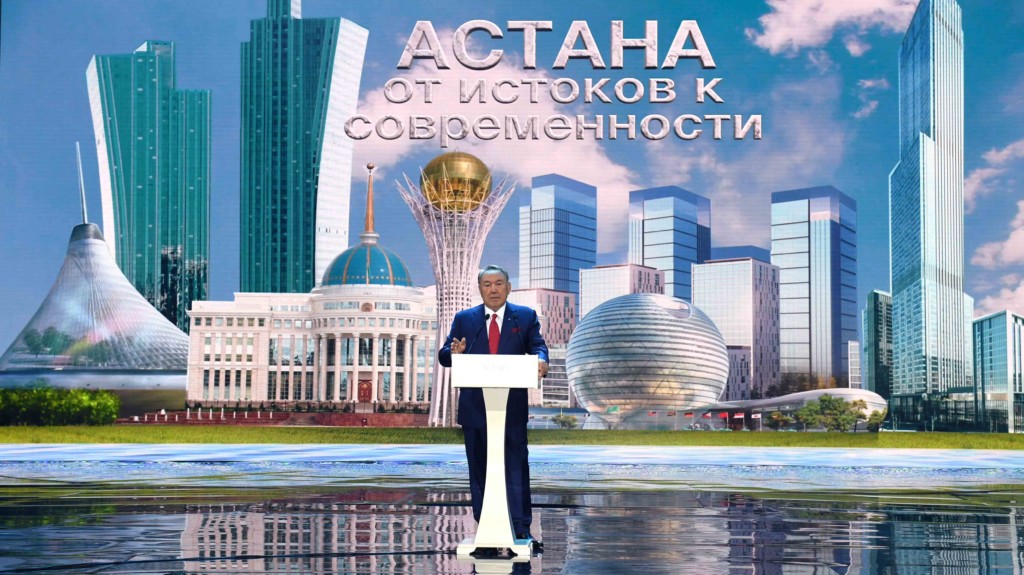 Президент Нурсултан Назарбаев в День столицы Казахстана 6 июля 2017 года; фото: Акорда