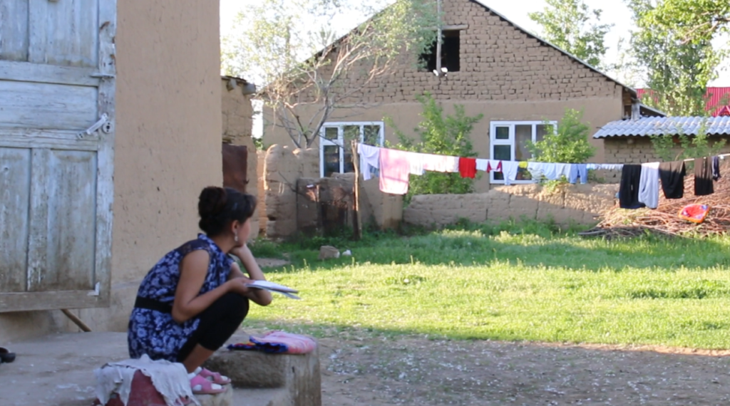 Нурзина Кубанычбек кызы с 9 до 12 лет находилась в интернате для умственно отсталых детей в Таласской области КР; фото: Ц-1