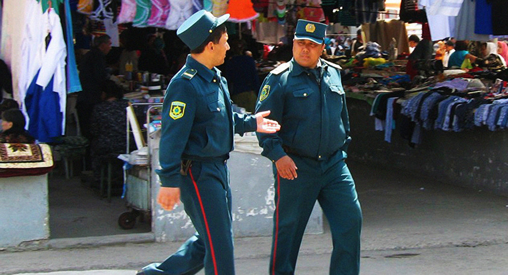 Узбекские милиционеры на улицах Ташкента; фото: Спутник