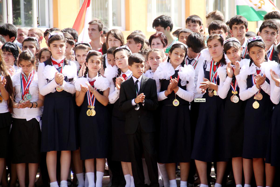 Школа в Таджикистане; фото: Eurasianet